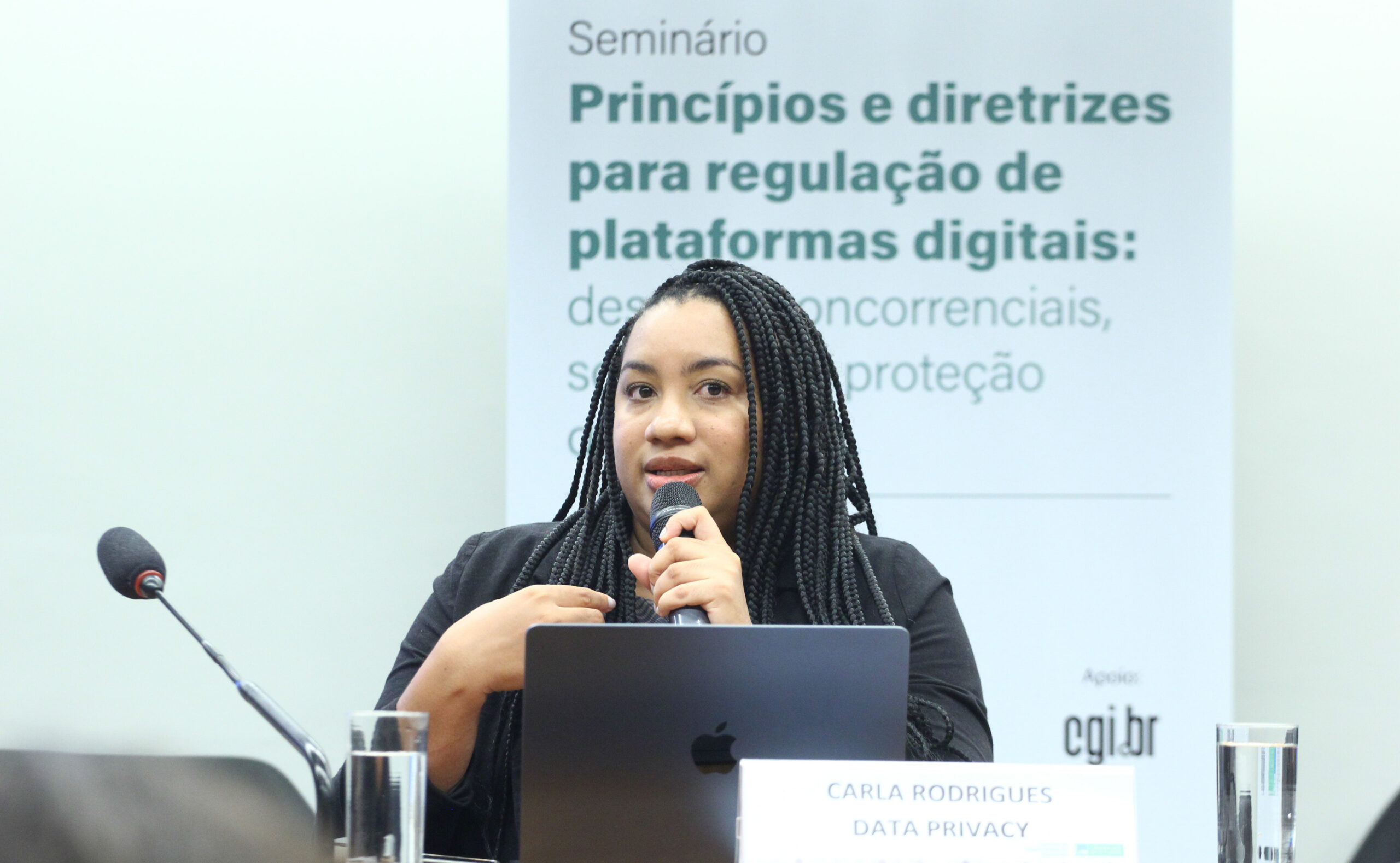 Data participa do seminário “Princípios e diretrizes para regulação de plataformas digitais”