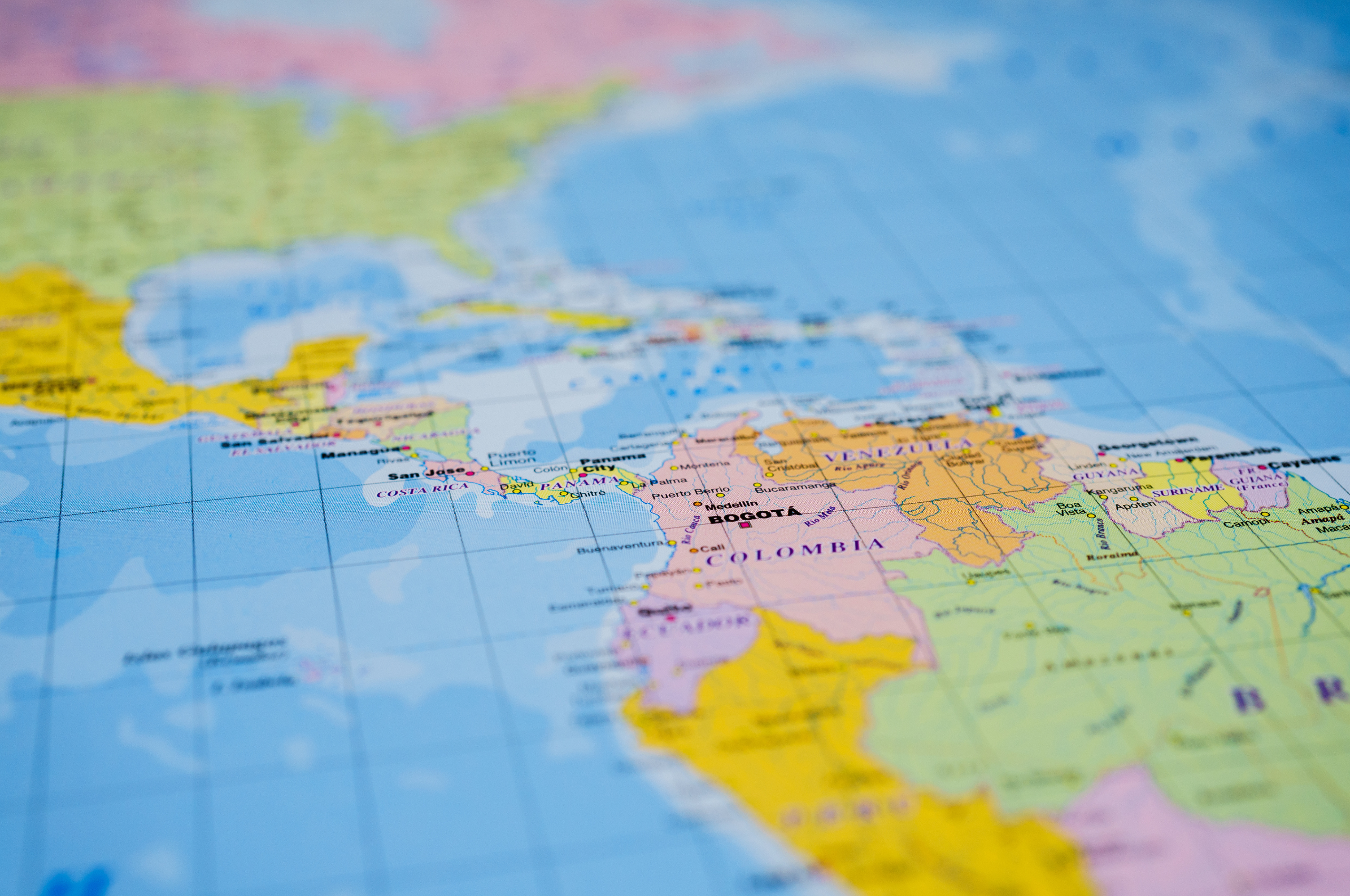 Segurança infantil online: o que as experiências latino-americanas podem ensinar?